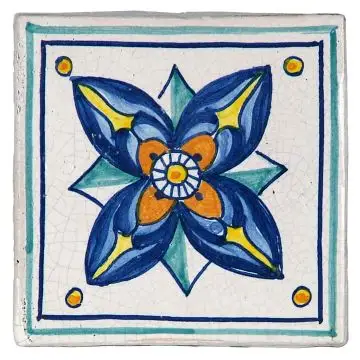 Hand-painted Deruta tile AD04T by Antica Deruta, Italy. The tile is entirely handcrafted.