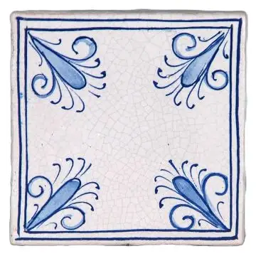 Hand-painted Deruta tile AD25 Tradizione Collection by Antica Deruta, Italy. The tile is entirely handcrafted.