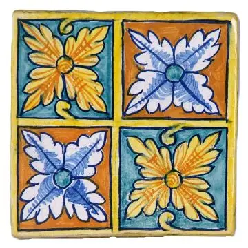Hand-painted Deruta tile AD28 Tradizione Collection by Antica Deruta, Italy. The tile is entirely handcrafted.