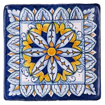 Hand-painted Deruta tile AD43 Tradizione Collection by Antica Deruta, Italy. The tile is entirely handcrafted.