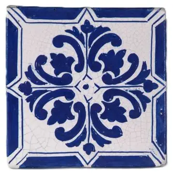 Hand-painted Deruta tile AD02B Classica collection by Antica Deruta, Italy. The tile is entirely handcrafted.