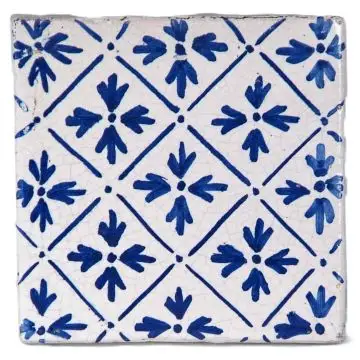 Hand-painted Deruta tile AD06B Classica collection by Antica Deruta, Italy. The tile is entirely handcrafted.
