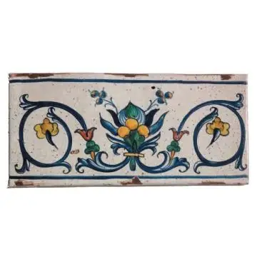 Hand-painted Deruta tile ar by Antica Deruta, Italy. The tile is entirely handcrafted.
