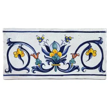 Hand-painted Deruta tile ar by Antica Deruta, Italy. The tile is entirely handcrafted.