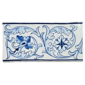 Hand-painted Deruta tile BDB by Antica Deruta, Italy. The tile is entirely handcrafted.