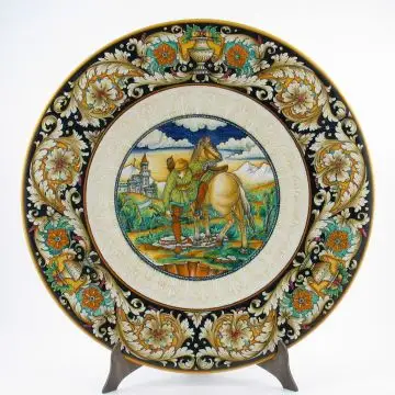 Italian wall plate featuring a Renaissance-style portrait of a knight handmade by Alvaro Binaglia in Deruta Italy - main image