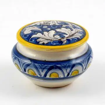 Italian hand-painted ceramic keepsake box from the Rinascimento collection handmade by Ceramiche Rampini in Gubbio, Italy