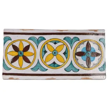 Hand-painted Deruta tile bs by Antica Deruta, Italy. The tile is entirely handcrafted.
