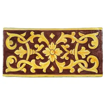 Hand-painted Deruta tile PPT by Antica Deruta, Italy. The tile is entirely handcrafted.