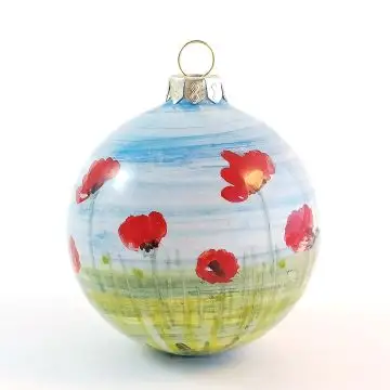 Italian Christmas bauble in the Umbria design. Hand-painted by D&G Design in Deruta, Italy