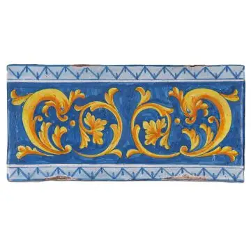 Hand-painted Deruta tile drb by Antica Deruta, Italy. The tile is entirely handcrafted.
