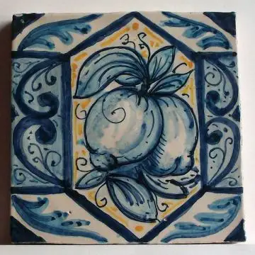 Sicilian tile GH09 hand-painted with traditional designs by Ghenos, Messina - Italy