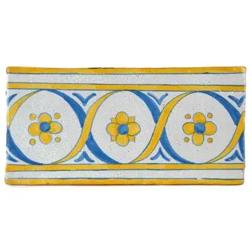 Hand-painted Deruta tile gt by Antica Deruta, Italy. The tile is entirely handcrafted.