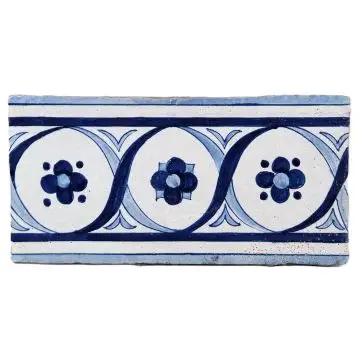 Hand-painted Deruta tile GTB by Antica Deruta, Italy. The tile is entirely handcrafted.