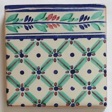 Hand-painted Italian border tile LF09 from the Classic collection, entirely handcrafted by La Fauci in Messina, Sicily