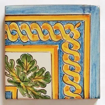 Hand-painted Italian corner tile LF17 from the Classic collection, entirely handcrafted by La Fauci in Messina, Sicily