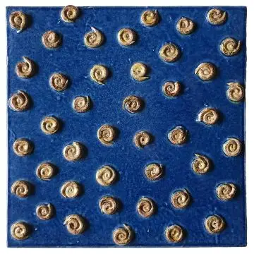 Contemporary Tuscan tile ND75 handcrafted by ND Dolfi in Montelupo Fiorentino, Italy