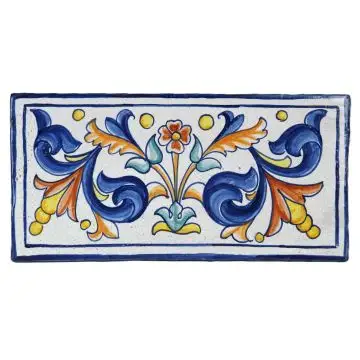 Hand-painted Deruta tile RD by Antica Deruta, Italy. The tile is entirely handcrafted.