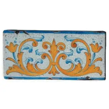 Hand-painted Deruta tile rvb by Antica Deruta, Italy. The tile is entirely handcrafted.
