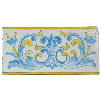 Hand-painted Deruta tile rvg by Antica Deruta, Italy. The tile is entirely handcrafted.