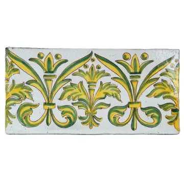 Hand-painted Deruta tile SR by Antica Deruta, Italy. The tile is entirely handcrafted.