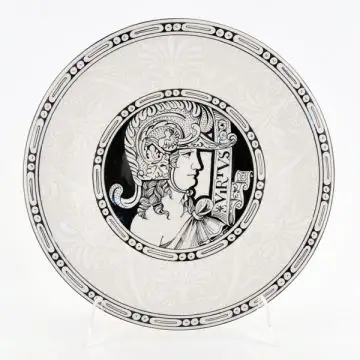 Italian wall plate featuring a Renaissance-style portrait of a knight with the text Virtus handmade by Francesca Niccacci in Deruta