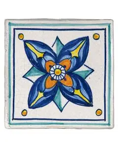 Hand-painted Deruta tile AD04T by Antica Deruta, Italy. The tile is entirely handcrafted.