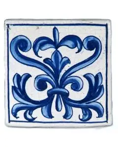 Hand-painted Deruta tile AD09 Tradizione Collection by Antica Deruta, Italy. The tile is entirely handcrafted.