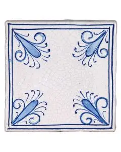 Hand-painted Deruta tile AD25 Tradizione Collection by Antica Deruta, Italy. The tile is entirely handcrafted.