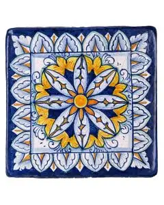 Hand-painted Deruta tile AD43 Tradizione Collection by Antica Deruta, Italy. The tile is entirely handcrafted.