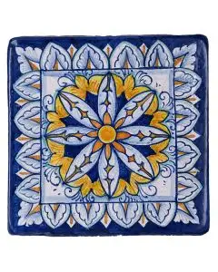 Hand-painted Deruta tile AD43 Tradizione Collection by Antica Deruta, Italy. The tile is entirely handcrafted.