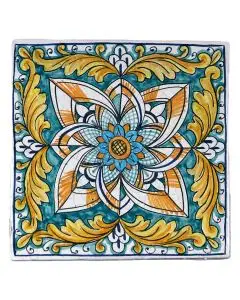 Hand-painted Deruta tile AD58 Tradizione Collection by Antica Deruta, Italy. The tile is entirely handcrafted.