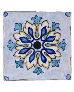 Hand-painted Deruta tile AD71 Tradizione Collection by Antica Deruta, Italy. The tile is entirely handcrafted.