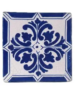 Hand-painted Deruta tile AD02B Classica collection by Antica Deruta, Italy. The tile is entirely handcrafted.