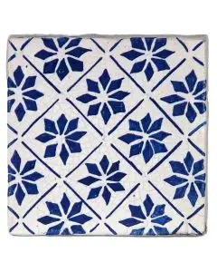 Hand-painted Deruta tile AD03B Classica collection by Antica Deruta, Italy. The tile is entirely handcrafted.