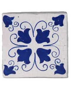Hand-painted Deruta tile AD04B Classica collection by Antica Deruta, Italy. The tile is entirely handcrafted.