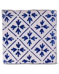 Hand-painted Deruta tile AD06B Classica collection by Antica Deruta, Italy. The tile is entirely handcrafted.