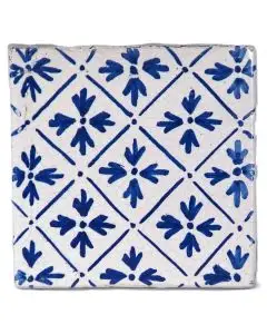 Hand-painted Deruta tile AD06B Classica collection by Antica Deruta, Italy. The tile is entirely handcrafted.