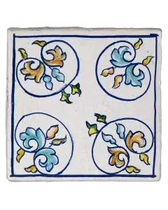 Hand-painted Deruta tile AD11 Tradizione by Antica Deruta, Italy. The tile is entirely handcrafted.