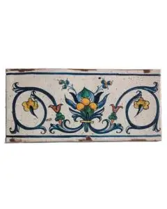 Hand-painted Deruta tile ar by Antica Deruta, Italy. The tile is entirely handcrafted.