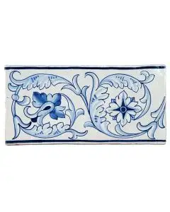 Hand-painted Deruta tile BDB by Antica Deruta, Italy. The tile is entirely handcrafted.