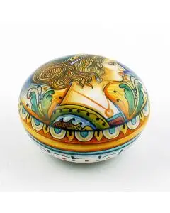 Italian small keepsake box featuring a Renaissance-style portrait handmade by Alvaro Binaglia in Deruta Italy - main image