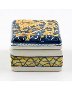 Italian hand-painted ceramic keepsake box from the Rinascimento collection handmade by Ceramiche Rampini in Gubbio, Italy