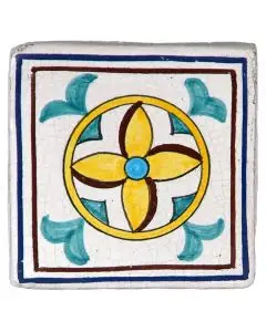 Hand-painted Deruta tile 06 Tradizione by Antica Deruta, Italy. The tile is entirely handcrafted.