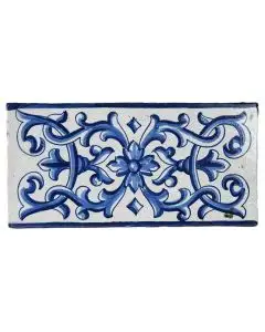 Hand-painted Deruta tile PPT by Antica Deruta, Italy. The tile is entirely handcrafted.