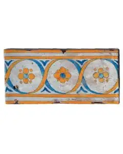 Hand-painted Deruta tile gt by Antica Deruta, Italy. The tile is entirely handcrafted.