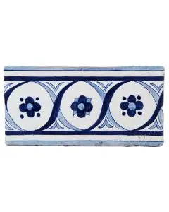 Hand-painted Deruta tile GTB by Antica Deruta, Italy. The tile is entirely handcrafted.