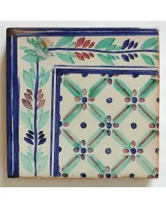 Hand-painted Italian corner tile LF09 from the Classic collection, entirely handcrafted by La Fauci in Messina, Sicily