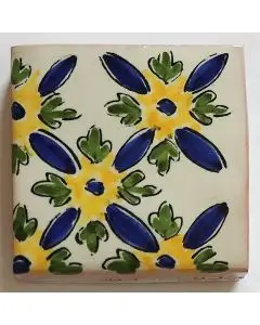 Hand-painted Italian corner tile LF13 from the Classic collection, entirely handcrafted by La Fauci in Messina, Sicily