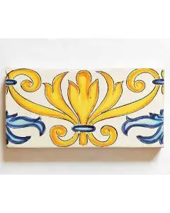 Hand-painted Italian border tile LF29 from the Classic collection, entirely handcrafted by La Fauci in Messina, Sicily